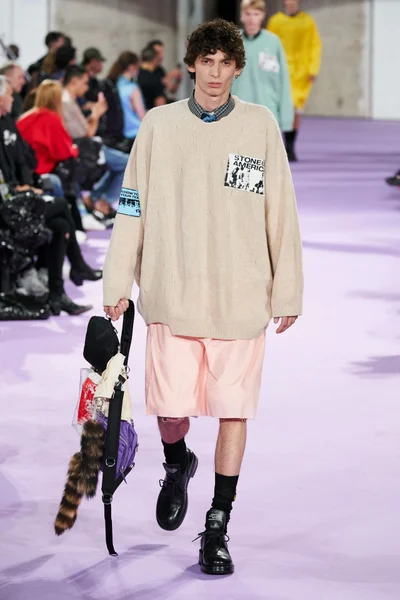 Look 18
